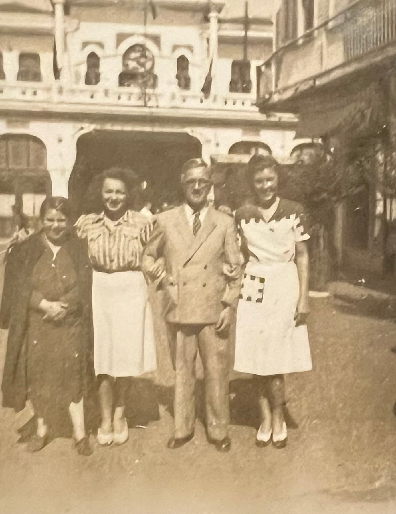 Büyük Ada'da eşi ve yakınları ile birlikte